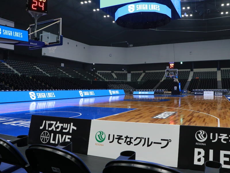 コートエンド2列目からの見え方
