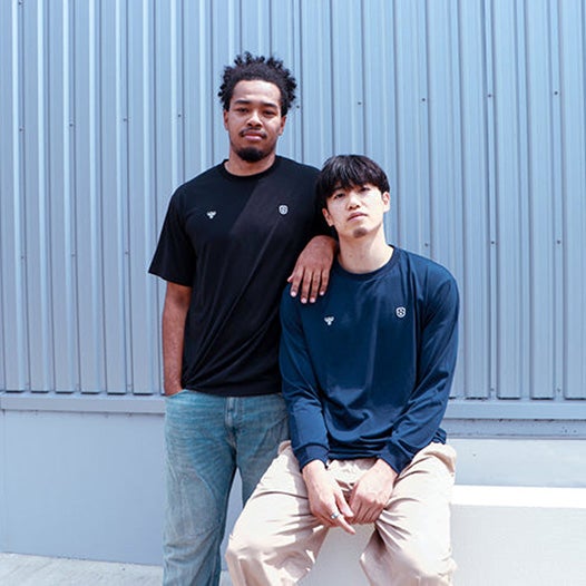 【hummel】エンブレム刺繍ワッペン 長袖Tシャツ